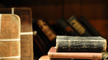  سؤال أهل الكتاب بين الأمر والنهي