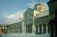 إن الذي يمد رجله .. لا يمد يده ... !