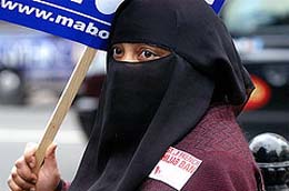Le “Tchador”, le Hidjab et le foulard islamique