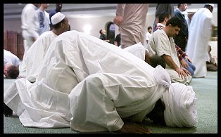 La visite rendue à celui qui entreprend l’I’tikaaf (retraite spirituelle) dans la mosquée