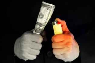 La vida de casados, entre el despilfarro y la taca&ntilde;er&iacute;a